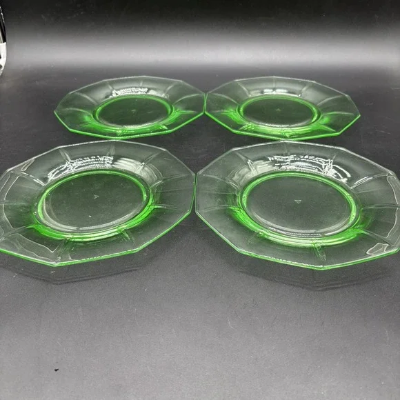 1930s Cambridge Glass Co. Decagon Uranium Depression Glass Plates, 8