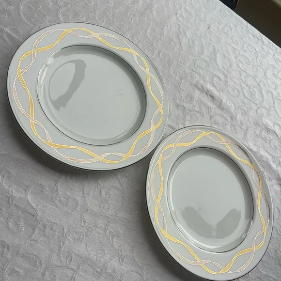Set of 2 Ralph Lauren plates 9” Gold ring design