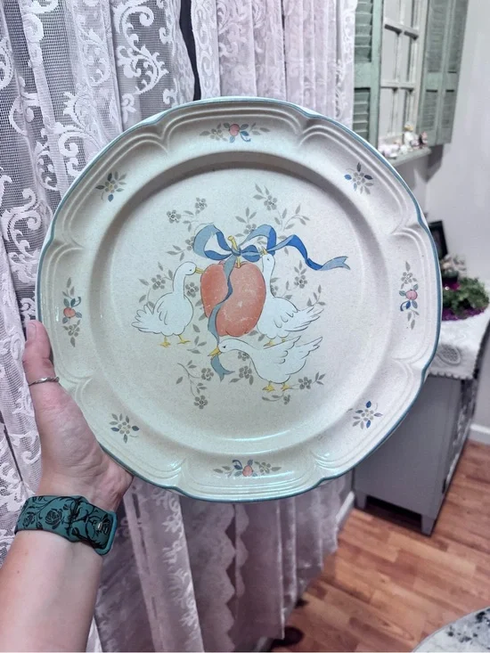 Vintage-style Decorative Marmalade 12-inch chop plate