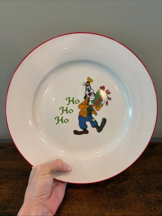 Mickey’s Vintage Holiday Festive Goofy Holiday Dinner Plate Ho, Ho, Ho Christmas