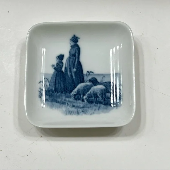 Vintage‎ 1962 Royal Copenhagen square plate girl with sheeps