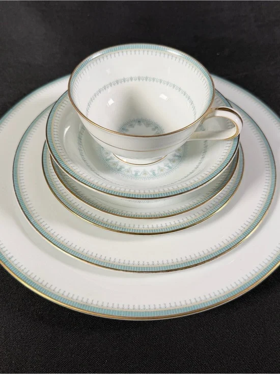 Noritake Maya Fine China 6 piece Place-setting MCM geometric pattern
