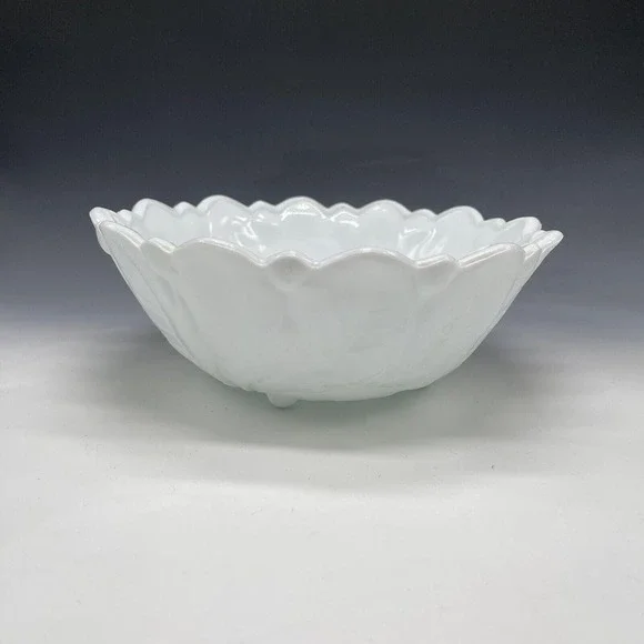 Vintage‎ Indiana Milk Glass Wild Rose Cabbage Leaf Serving 9