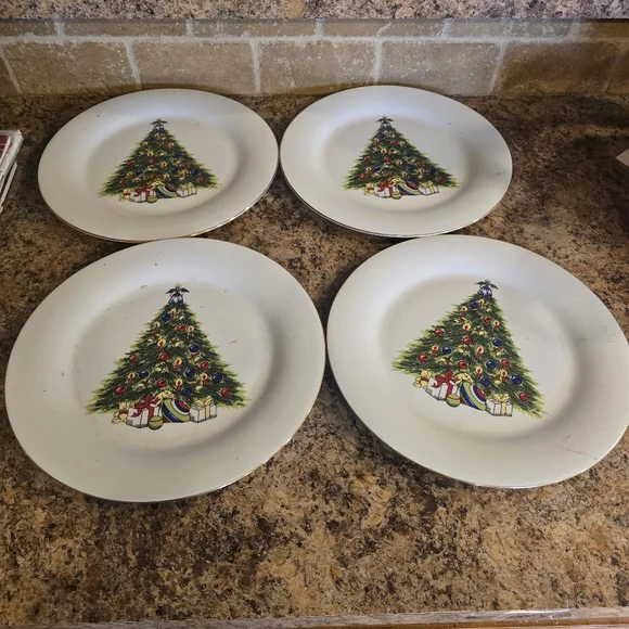 World Bazaars Christmas Set Of 4 Plates