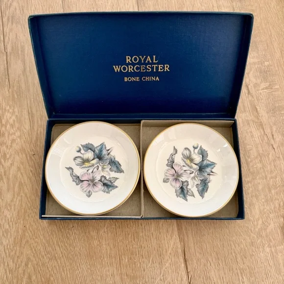 2 PCS ROYAL WORCESTER FINE BONE CHINA ENGLAND DAHLIA MINI PLATES‎ DISHES 4” NIB