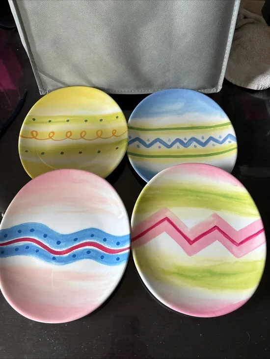 Pottery Barn Kids Pastel Melamine Egg Plate - Set 4 pieces