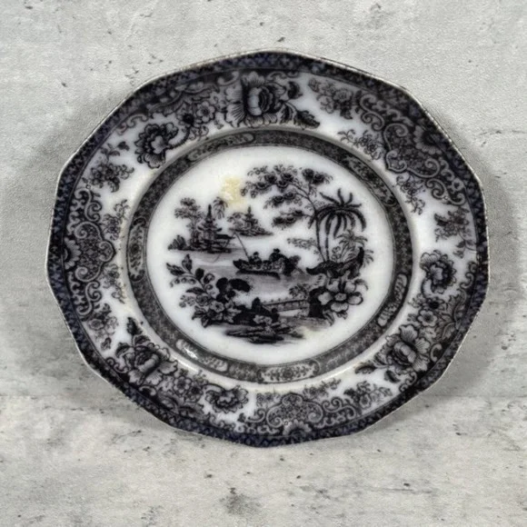 Antique J. Heath Tonquin Ceramic JH Black Boat Round‎ Salad Plate 7