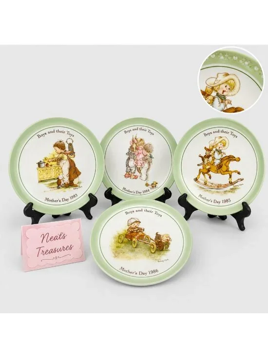 1970's American Greeting HOLLY HOBBIE COLLECTORS 4 Different Dinner Plate Set 4
