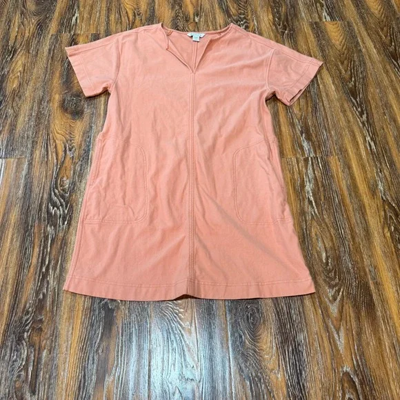 Athleta Size M Shirt Clay Coral Short Sleeve V-Neck Pocket Mini Shift Farallon