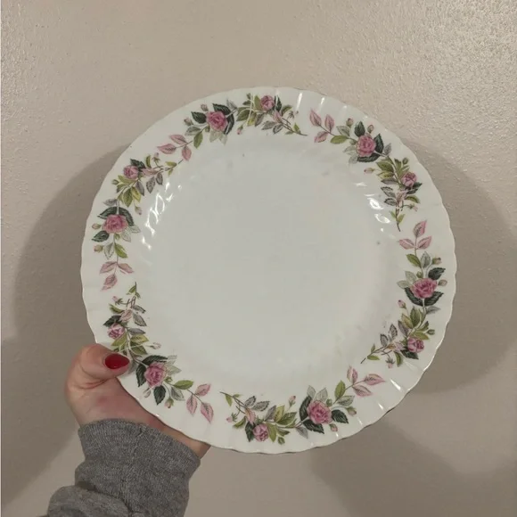 4 Floral White Dinner Plates