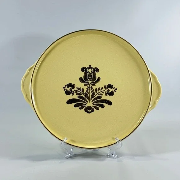 VTG Pfaltzgraff Village Round Scalloped Handles Serving Plate Platter Tan Brown