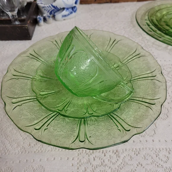 Uranium Glow Green Glass Jeannette Cherry Blossom 3 pc Set