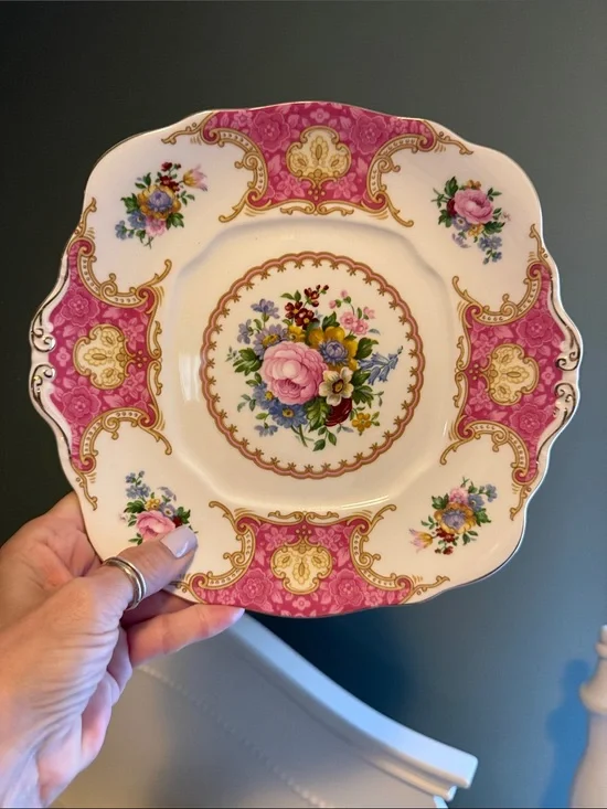 Royal Albert Lady Carlyle Plate Floral Pattern Limited Edition