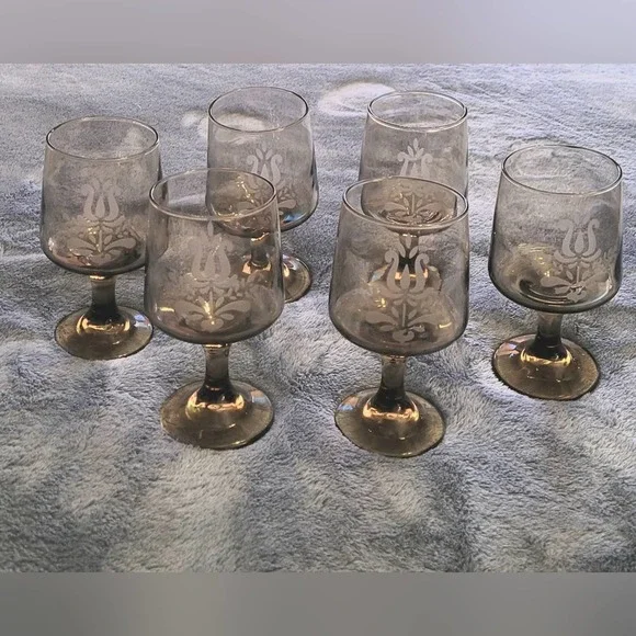 Set of 6 Vtg.‎ Pfaltzgraff Village Etched Smoked Glass Wine Glass Stemware USA