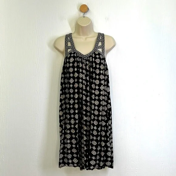 American Eagle Outfitters- Black & Cream Floral Print Strap Boho Midi Dress M