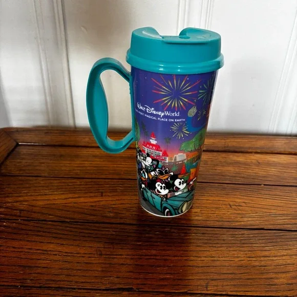 Walt Disney Whirley Drink Works 16oz Tumbler‎ w/Handle