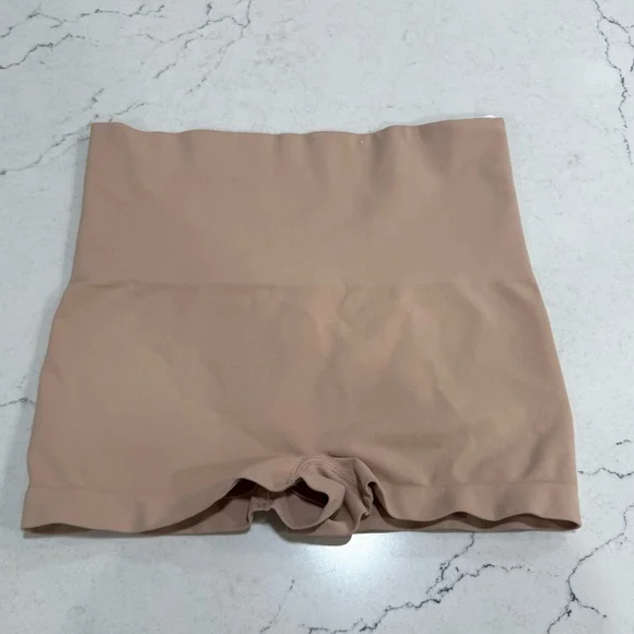 Spanx Ecocare Seamless Slimming Shaping Shorts XL Beige