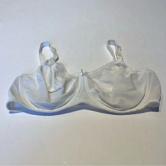 Bali Bra Whit 40D Underwire, not padded, wider adjustable straps