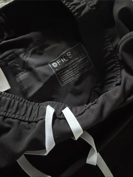 Men’s black tansen size large