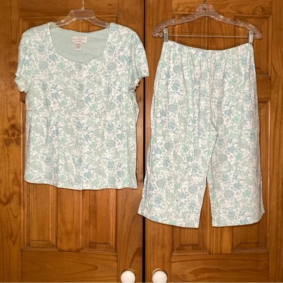 NWOT Vintage Karen Neuburger Pajama Top and Capri Set Size L