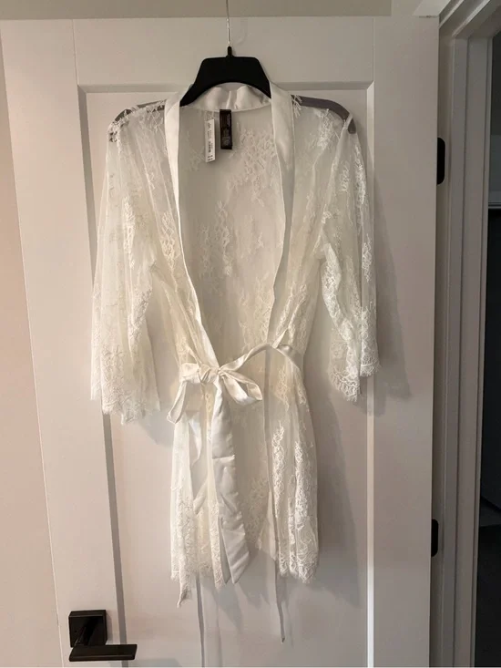 New with tags! Ann Summers Bridal Availing Robe in Ivory