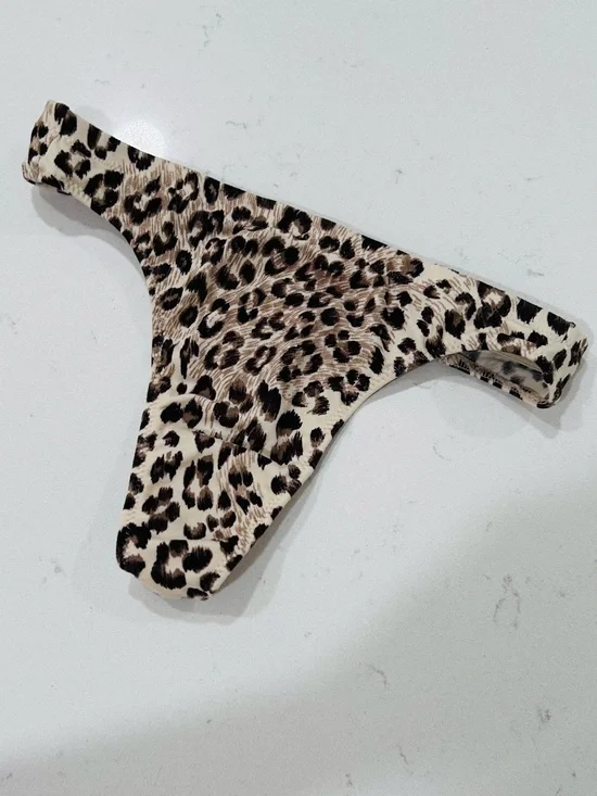 Victoria’s Secret stretch thong leopard print