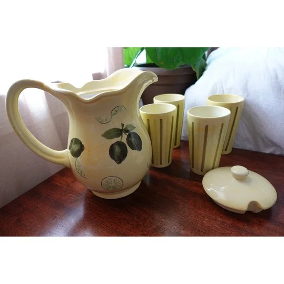 Vintage Lemonade Pitcher with Pouring lid and 4 matching tumblers‎