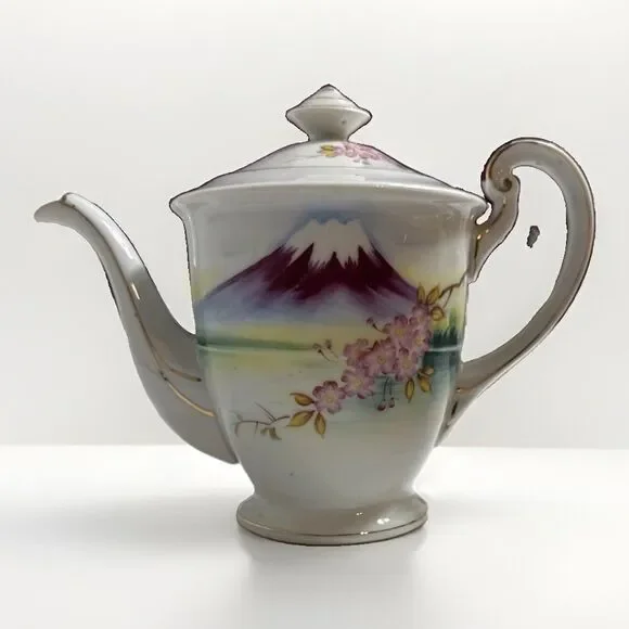 Vintage Japanese Kutani Teapot Mount Fuji 19th Century Samurai Hand painted