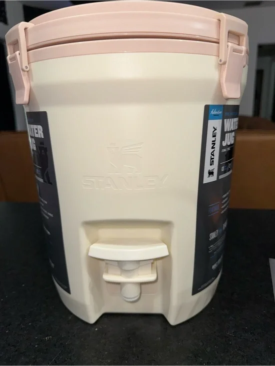 STANLEY Adventure Fast Flow Water Jug 2 GALLONS Rose Quartz Cream/Peach colorway
