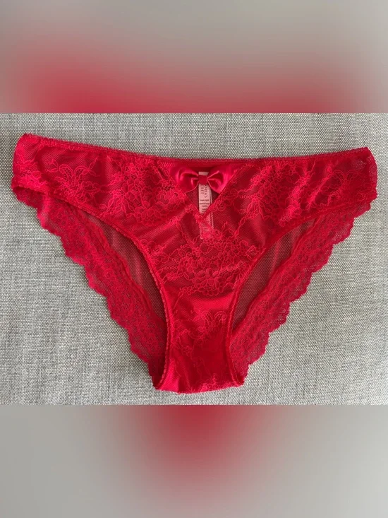 Victoria's Secret Dream Angels  Red Lace Cheekini  Panty with Satin Bow size XL