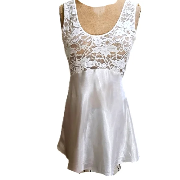 Victoria's Secret lacy short chemise  nightie dress size Medium