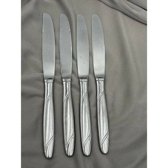 Set of 4 FOUR Oneida RISOTTO‎ Dinner Knives 9 1/4