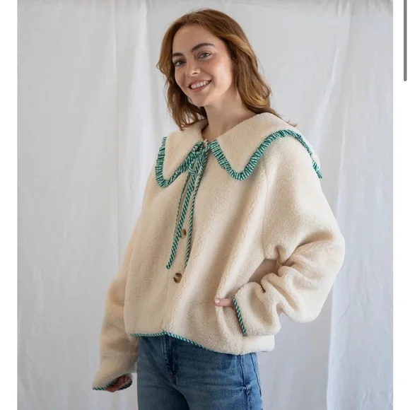 Things between Teddy Jacket with green Accents