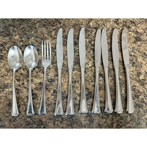 s.s.s. by Oneida Flatware Various Pieces 2 Spoons 1 Fork7 Knives‎