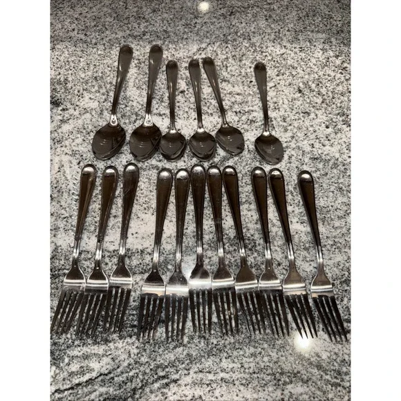 17PC‎ Hampton Forge Stainless 025 Silverware Flatware