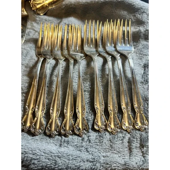 Rogers & Bro Remembrance Silverplate Salad Forks Set of 9 Vintage‎ 6 Inch