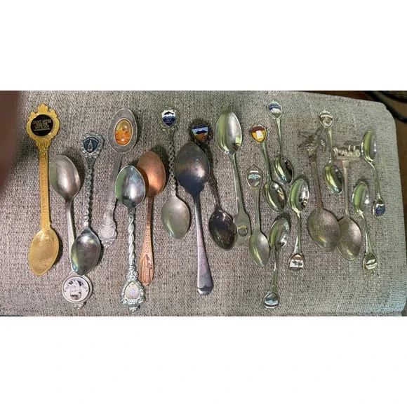 Vintage Souvenir Spoon Lot 18pc Vatican Japan Sea World Travel Collector Spoons