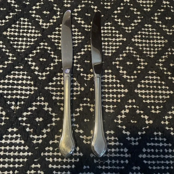 2 Oneida Rogers Deluxe SUMMER MIST/AUTUMN GLOW Stainless 8 7/8
