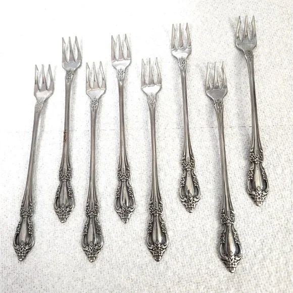 Oneida Raphael Distinction Deluxe Cocktail Seafood Forks Stainless Lot of 8
