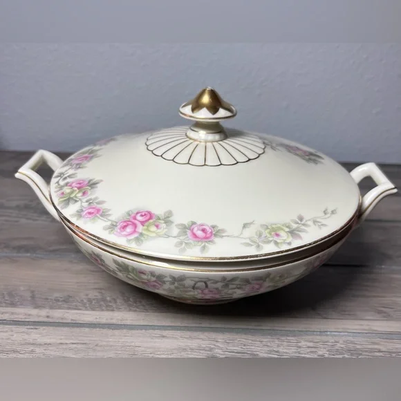 Heinrich & Co. Vtg. Selb Bavaria “Senta”‎ Covered Serving Bowl/Tureen Pink