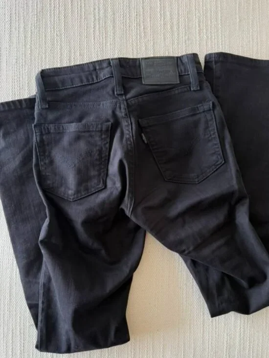 Levi’s 725 High Rise Bootcut Jeans