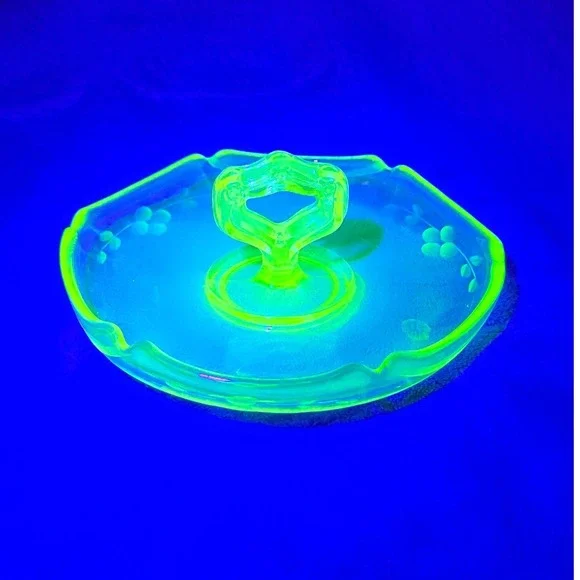 Vintage Uranium Glass Floral Etched Heart‎ Handle Ashtray/Candy Dish