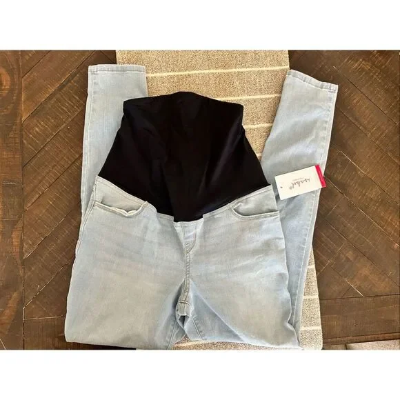 Ingrid & Isabel Maternity Light Wash Over the Belly Skinny Jeans Size 6 New