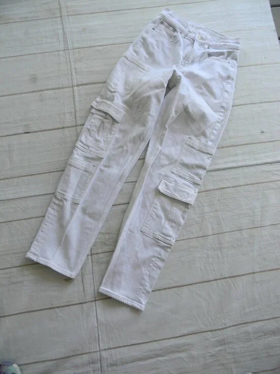 AMERICAN EAGLE OFF WHITE/BEIGE CARGO JEANS 000 SHORT