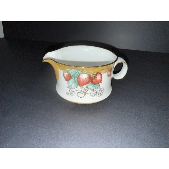 Hutschenreuther Bavaria Germany Creamer – Strawberry Pattern, Gold Trim, Vintage