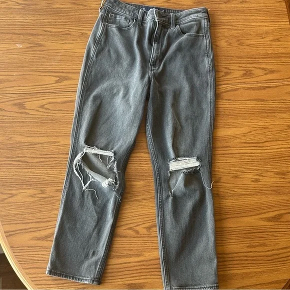 Hollister women’s ultra high-rise Mom Jean Gray Ripped Jeans size 27