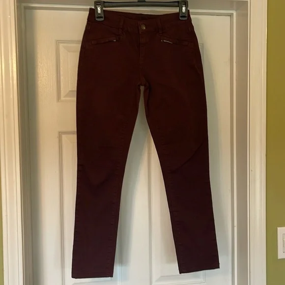 Club Monaco - burgundy mid rise jeans - zippered pockets - size 00