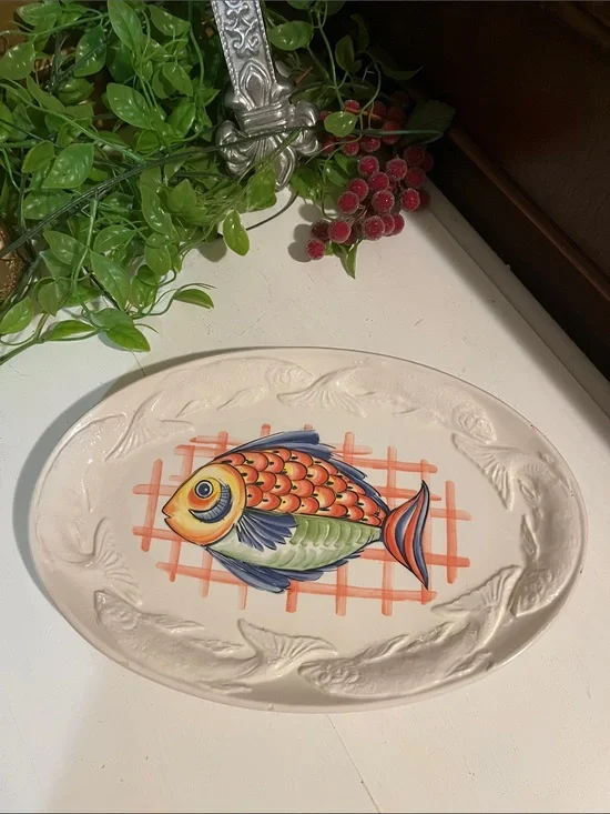 FISH PLATTER w Embossed Fish Around The Rim - Hand Painted Made in Italy VTG ***