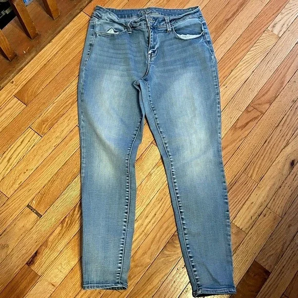 Maurices Mid Rise Skinny Jeans Medium Light Wash Denim Size Large
