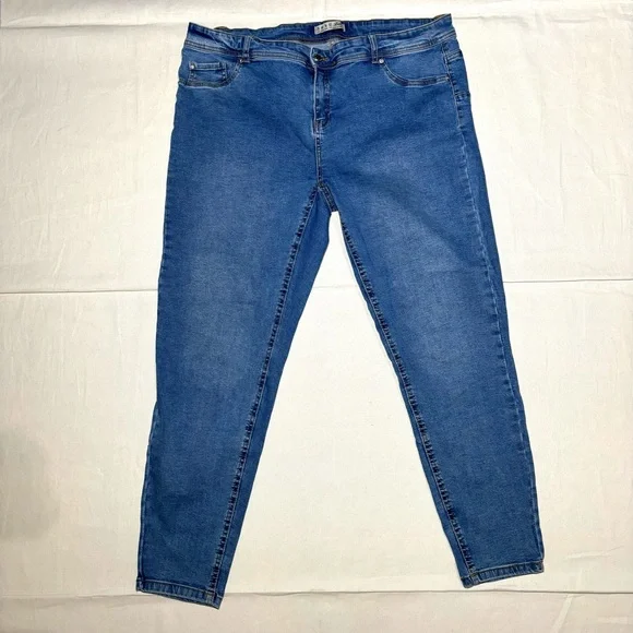 Denim & Co. Denim Jeans Size 16 Medium Wash Stretch Skinny Ankle Crop Jeans EUC